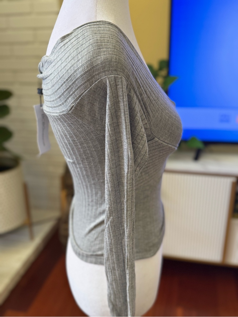 BCBGeneration Gray Ribbed Off-Shoulder Top - Picture 4 of 10